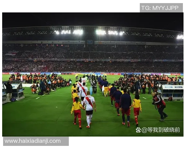 上海足球队与北京足球队的激烈对抗赛即将上演球迷热情高涨
